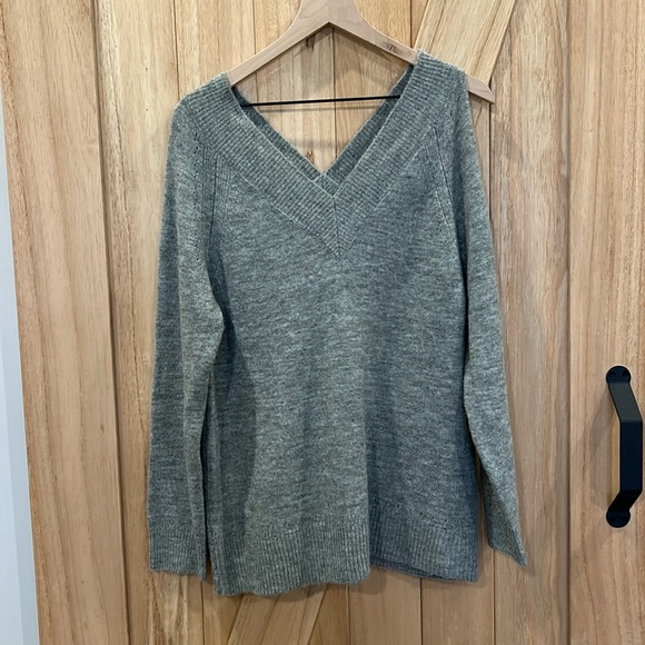 Peyton Jensen sweater - Picture 1 of 1